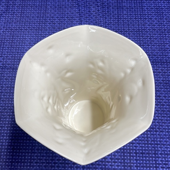 LENOX Floral Blossoms Collection “ Lily Of The Valley” Vase Handcrafted 7” - Picture 2 of 4